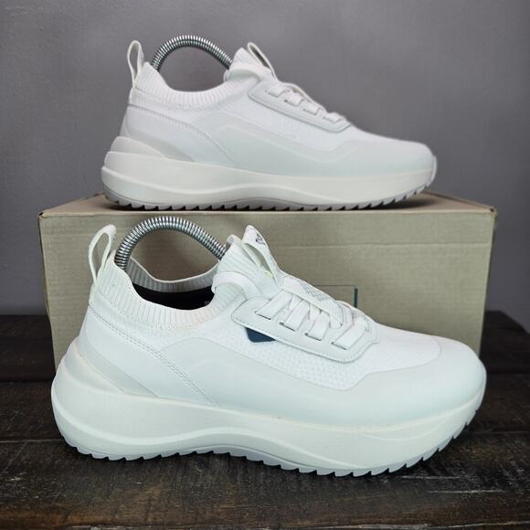 NEW Vessi Stormburst Lowtop Mens Size 7 Waterproof Shoes Sneakers Hiking White